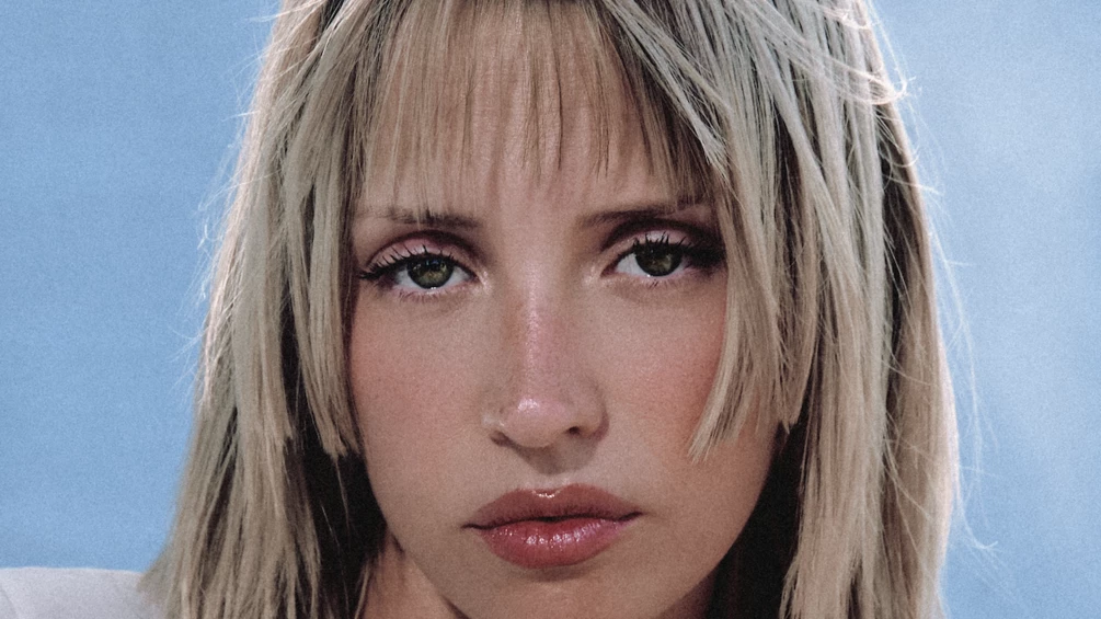 Angèle annuncia l’album INSTINCT con Justice, Soulwax e Caroline Polachek